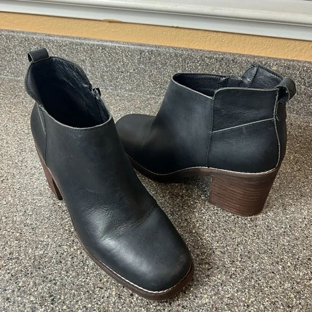 Crown Vintage Womens 10 M Black Leather Comfort Casual Ankle Chunky Zip Up Boots